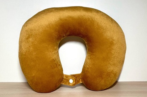 Подушка дорожня гірчична В400