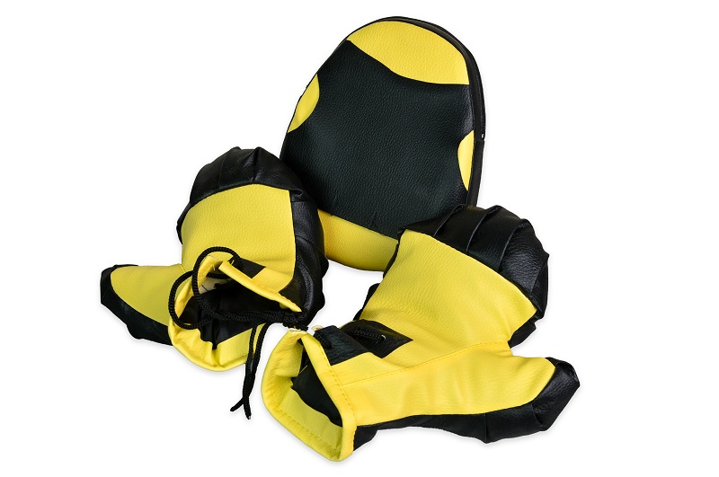 Боксерський набір жовто-чорні  рукавички та лапа  Strateg   (2084)