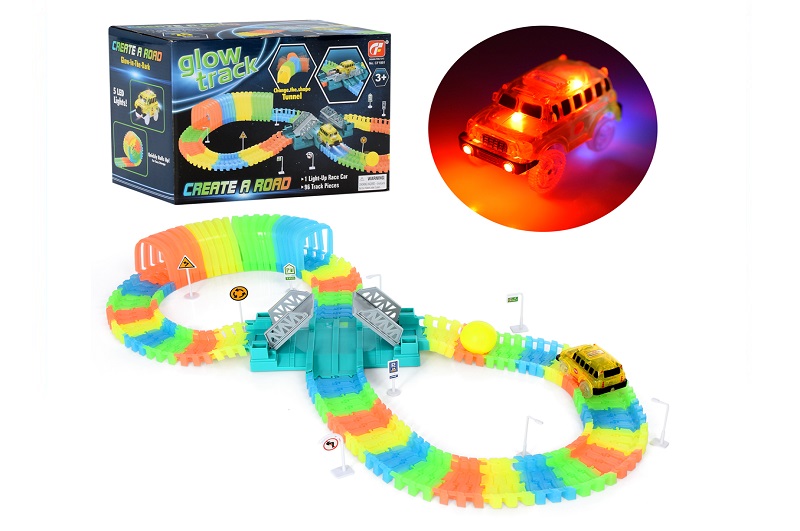 Трек CF1801 (9шт) світ. в темноті,машинка9,5см-світиться,кулька,96дет,на бат-ці,в кор-ці,27-18-13см